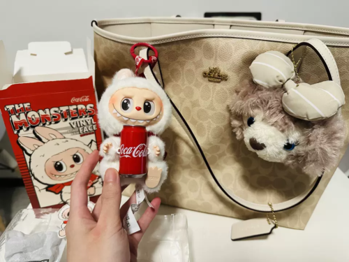 POP MART x Coca-Cola vinyl figures, 100% officially licensed, each blind box features a random design. photo review